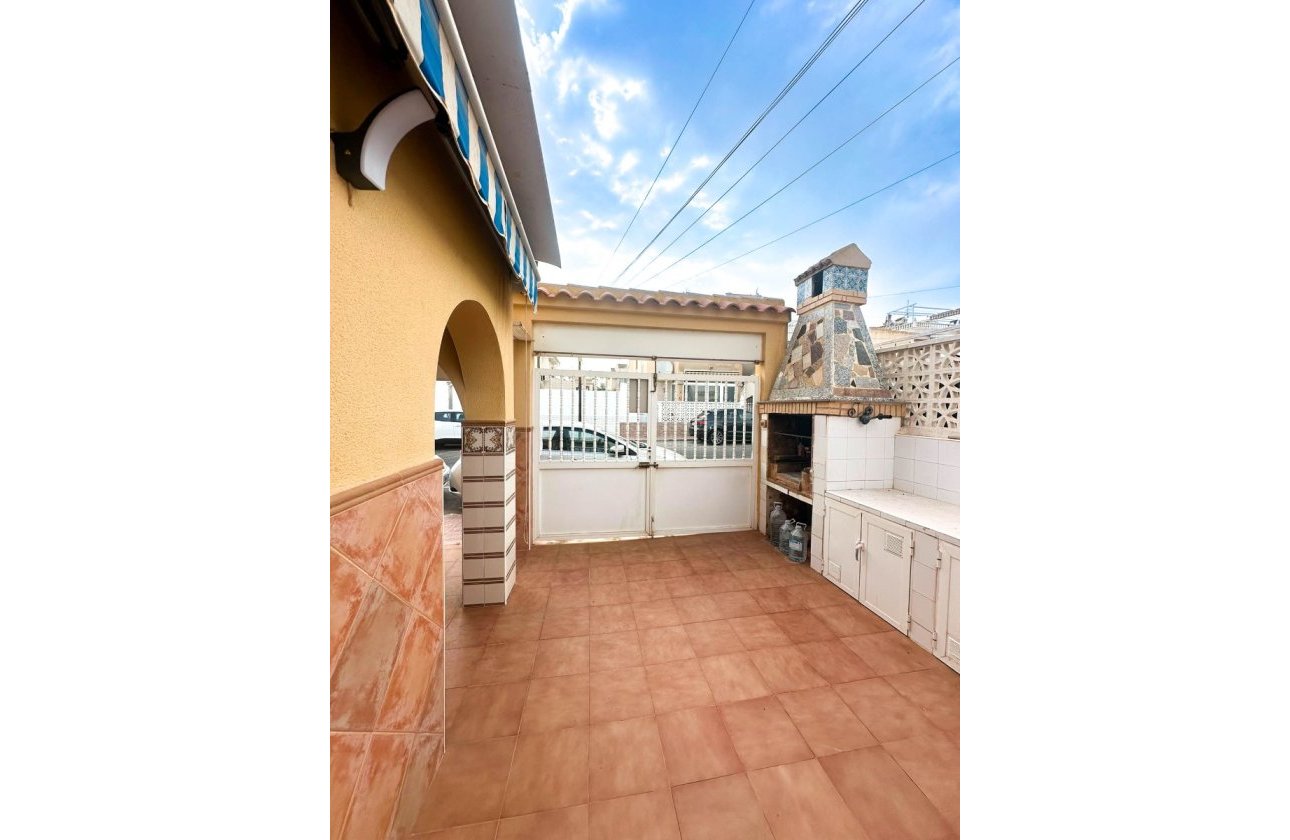 Resale - Bungalow - Torrevieja - Urb. Rosaleda