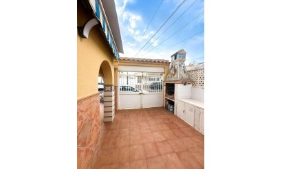 Resale - Bungalow - Torrevieja - Urb. Rosaleda