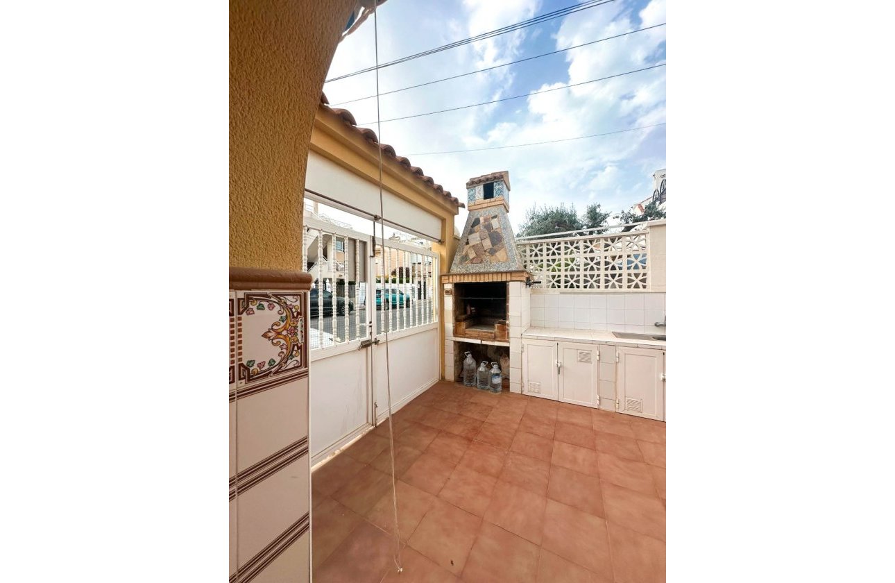 Resale - Bungalow - Torrevieja - Urb. Rosaleda