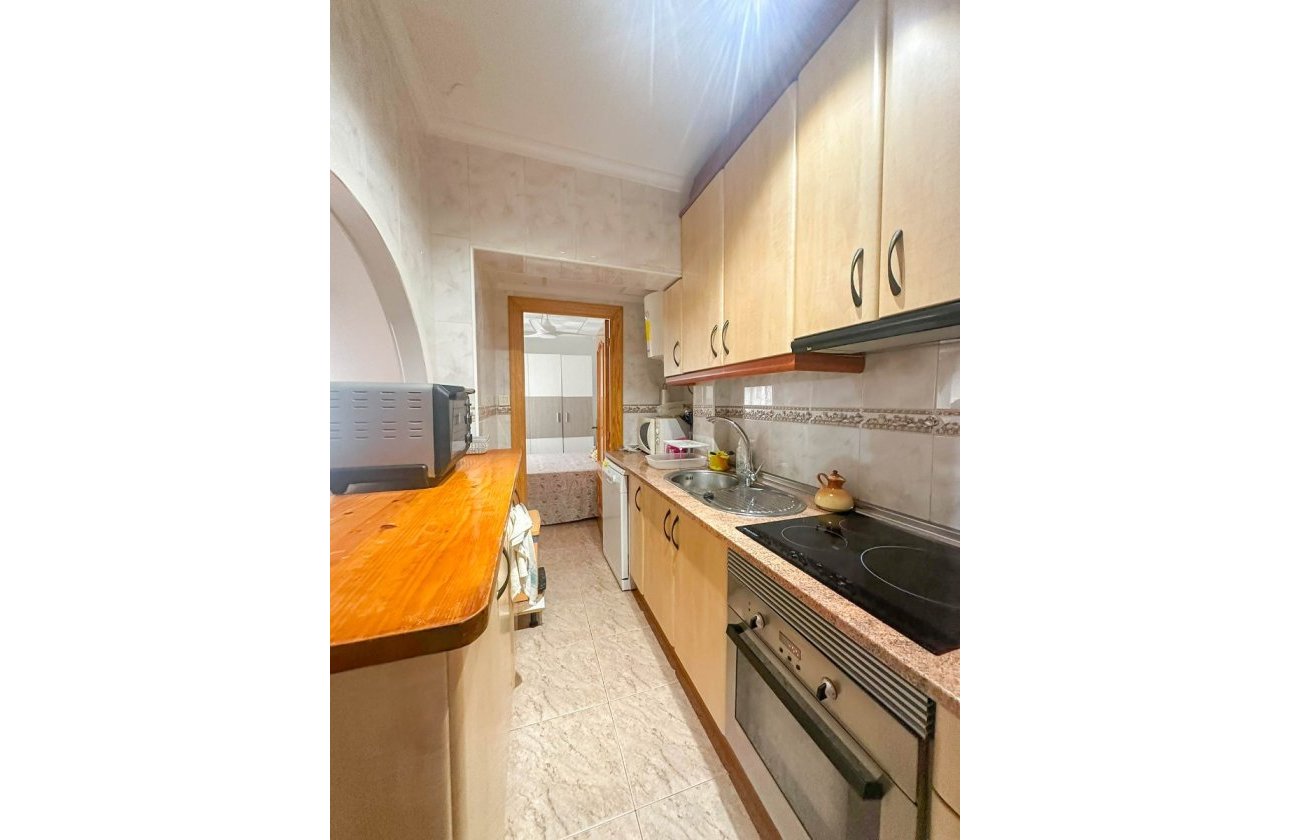 Resale - Bungalow - Torrevieja - Urb. Rosaleda