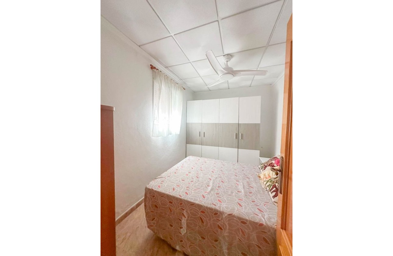 Resale - Bungalow - Torrevieja - Urb. Rosaleda