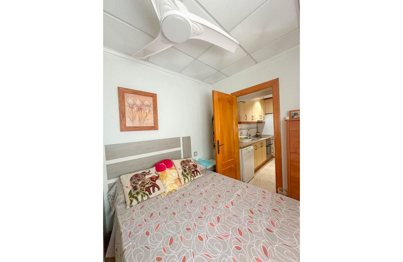 Resale - Bungalow - Torrevieja - Urb. Rosaleda