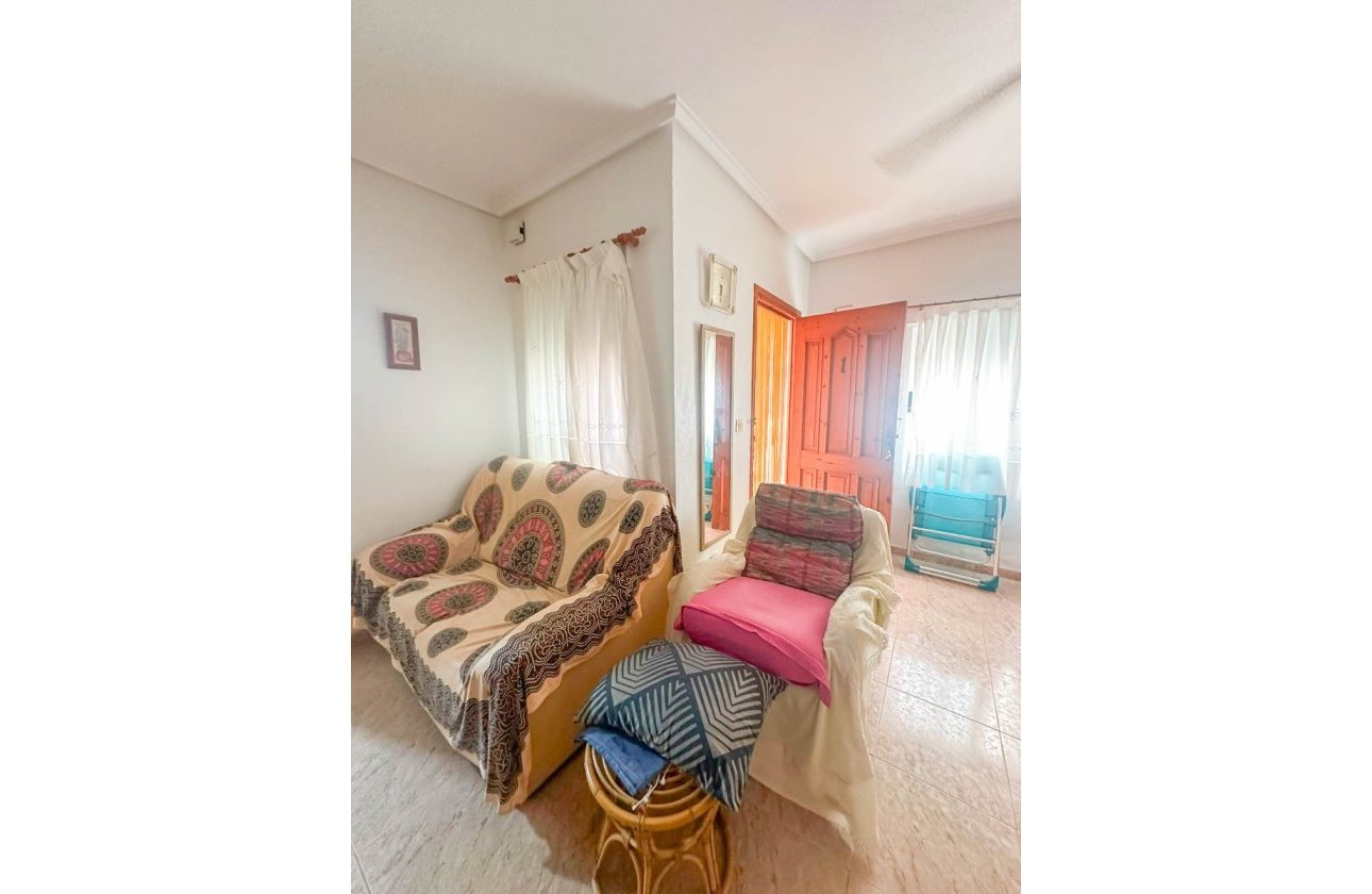 Resale - Bungalow - Torrevieja - Urb. Rosaleda