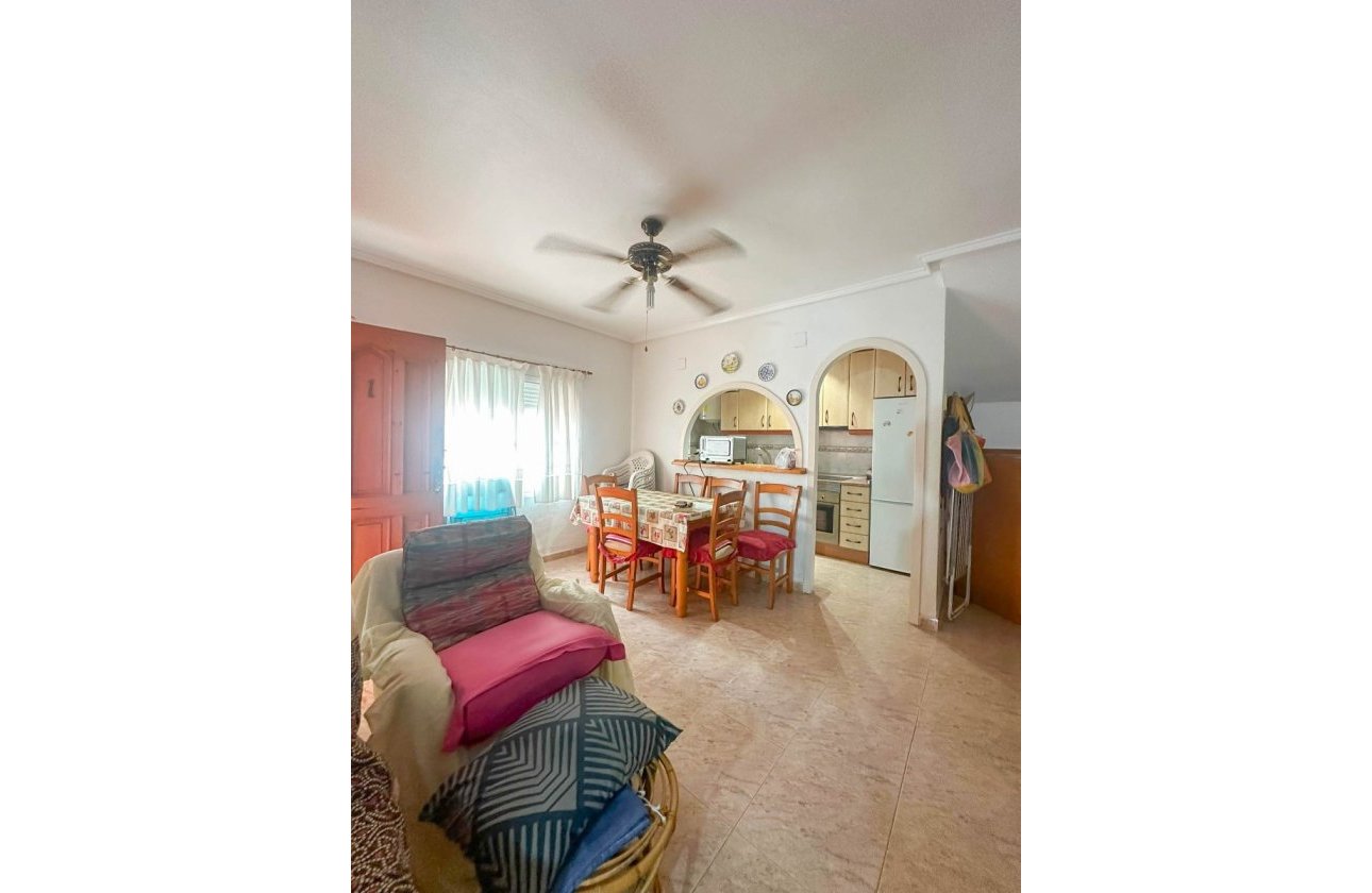 Resale - Bungalow - Torrevieja - Urb. Rosaleda