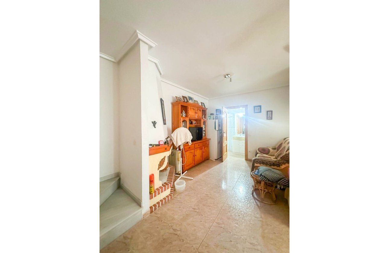 Resale - Bungalow - Torrevieja - Urb. Rosaleda