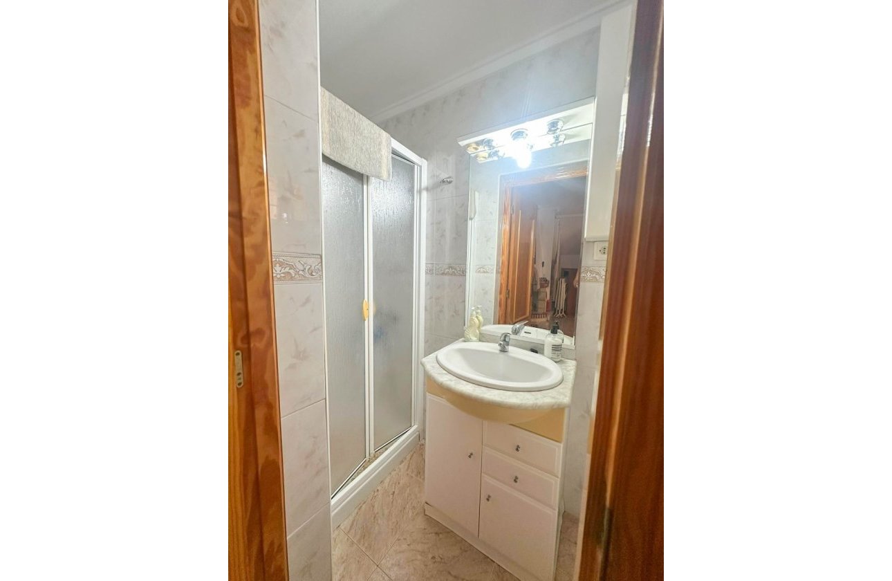 Resale - Bungalow - Torrevieja - Urb. Rosaleda