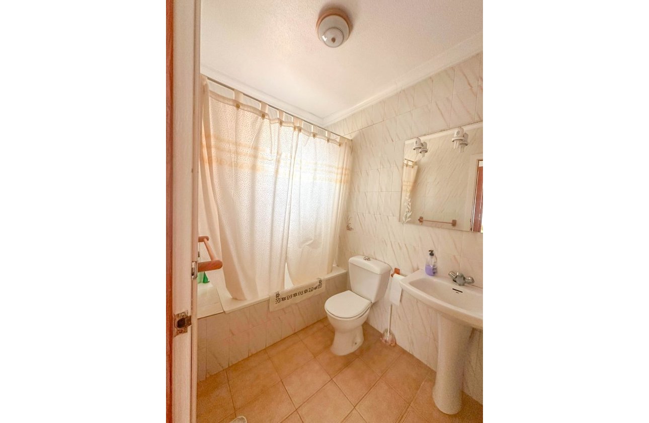 Resale - Bungalow - Torrevieja - Urb. Rosaleda
