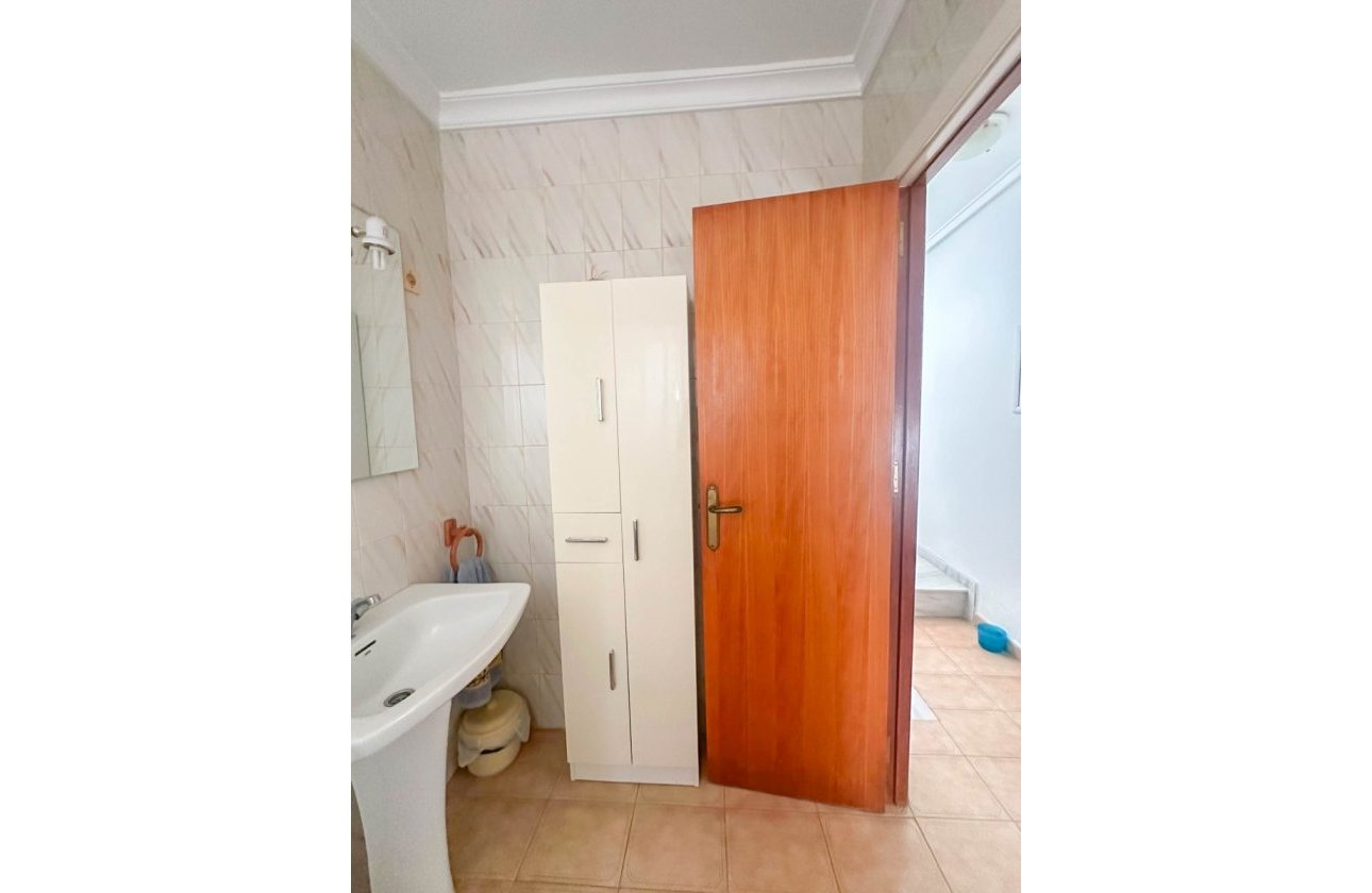 Resale - Bungalow - Torrevieja - Urb. Rosaleda