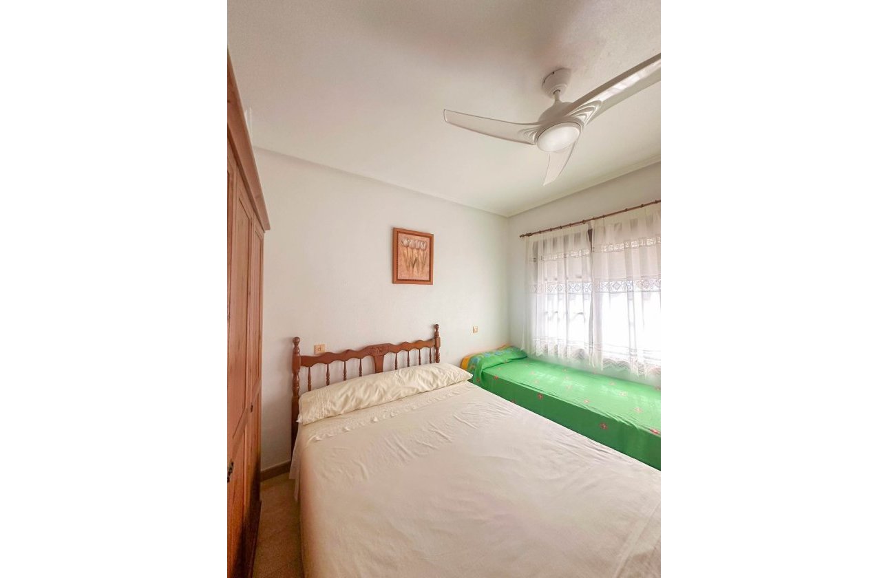 Resale - Bungalow - Torrevieja - Urb. Rosaleda