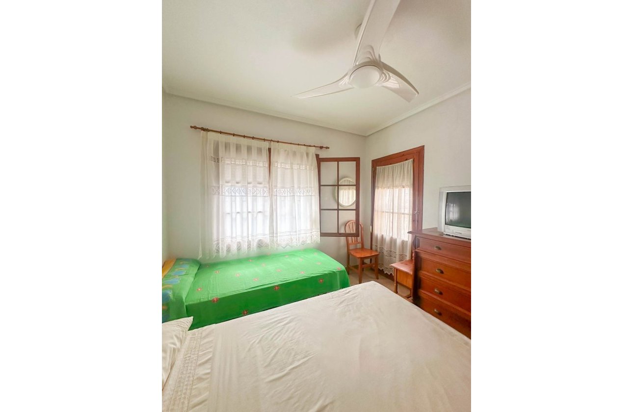 Resale - Bungalow - Torrevieja - Urb. Rosaleda