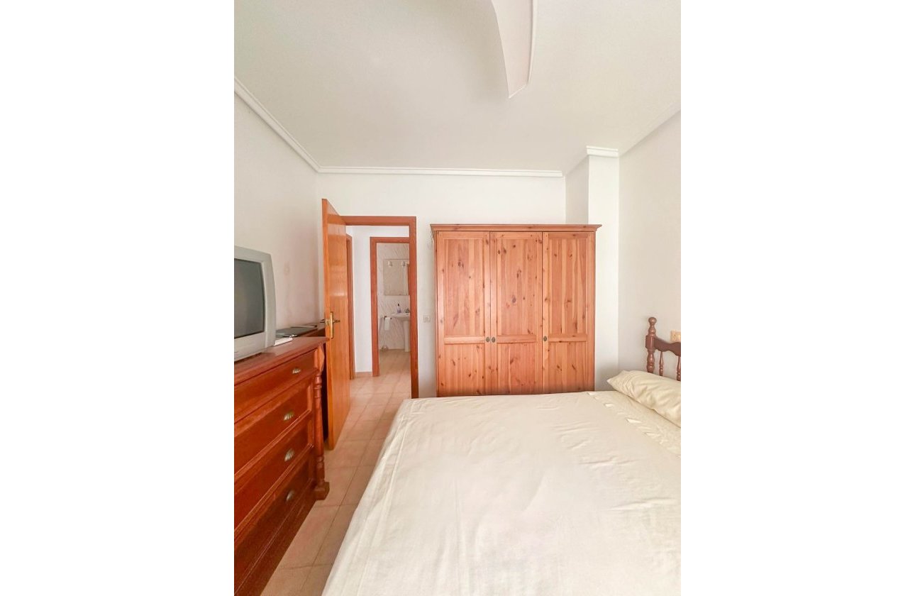 Resale - Bungalow - Torrevieja - Urb. Rosaleda