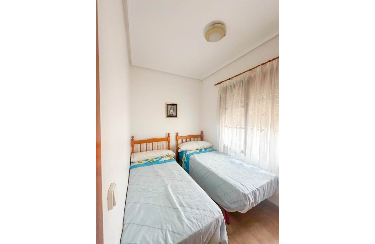 Resale - Bungalow - Torrevieja - Urb. Rosaleda