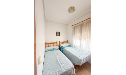 Resale - Bungalow - Torrevieja - Urb. Rosaleda