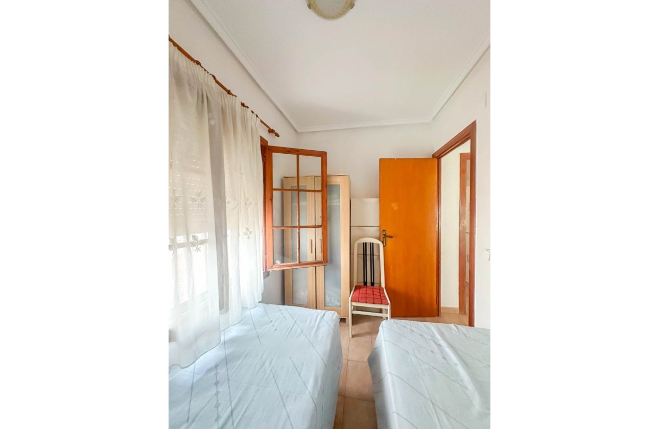 Resale - Bungalow - Torrevieja - Urb. Rosaleda