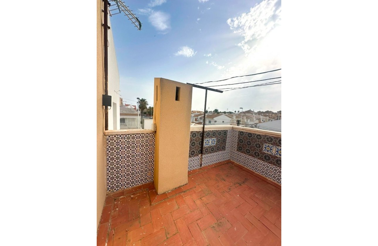 Resale - Bungalow - Torrevieja - Urb. Rosaleda