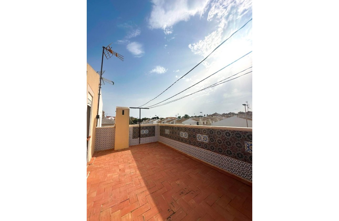Resale - Bungalow - Torrevieja - Urb. Rosaleda