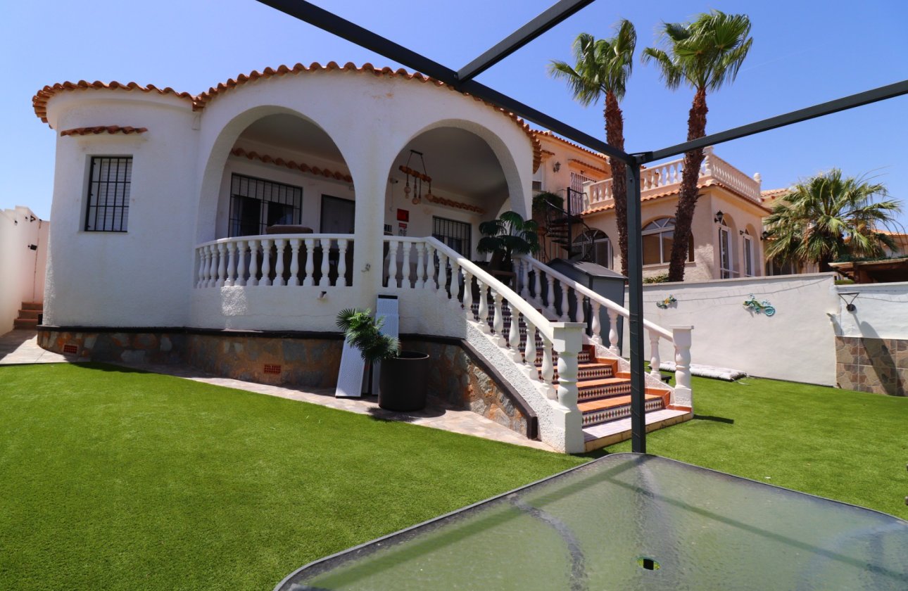 Resale - Villa - Orihuela Costa - Villamartin