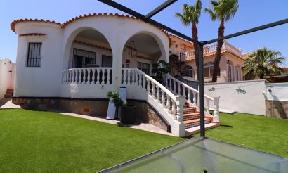 Resale - Villa - Orihuela Costa - Villamartin