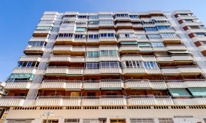 Resale - Apartment / flat - Torrevieja - Playa del Acequión