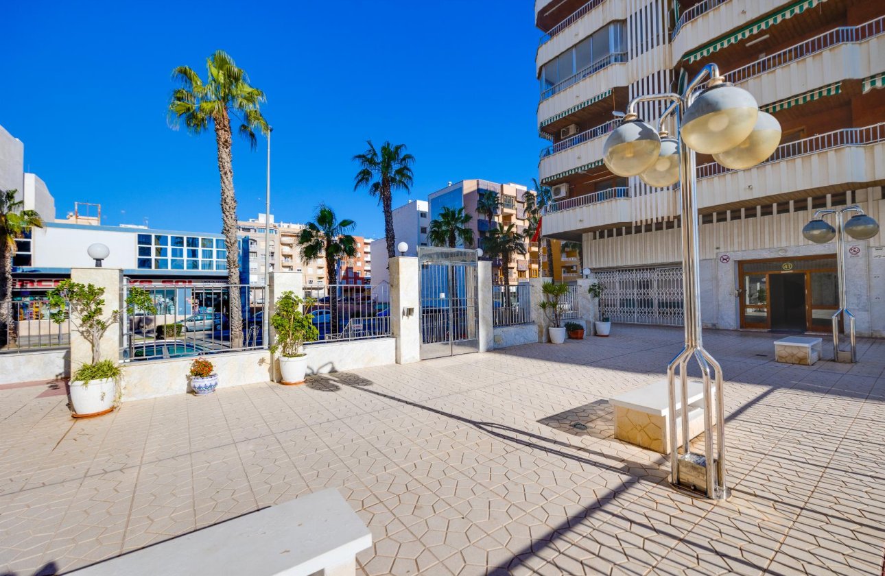 Resale - Apartment / flat - Torrevieja - Playa del Acequión