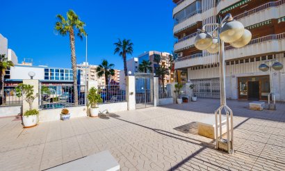Resale - Apartment / flat - Torrevieja - Playa del Acequión