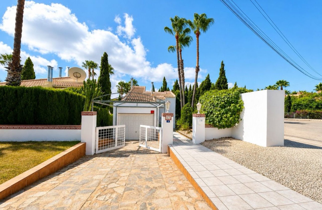 Resale - Villa - Orihuela Costa - Villamartin