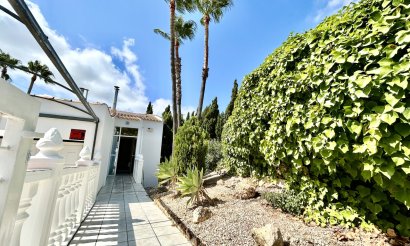 Resale - Villa - Orihuela Costa - Villamartin