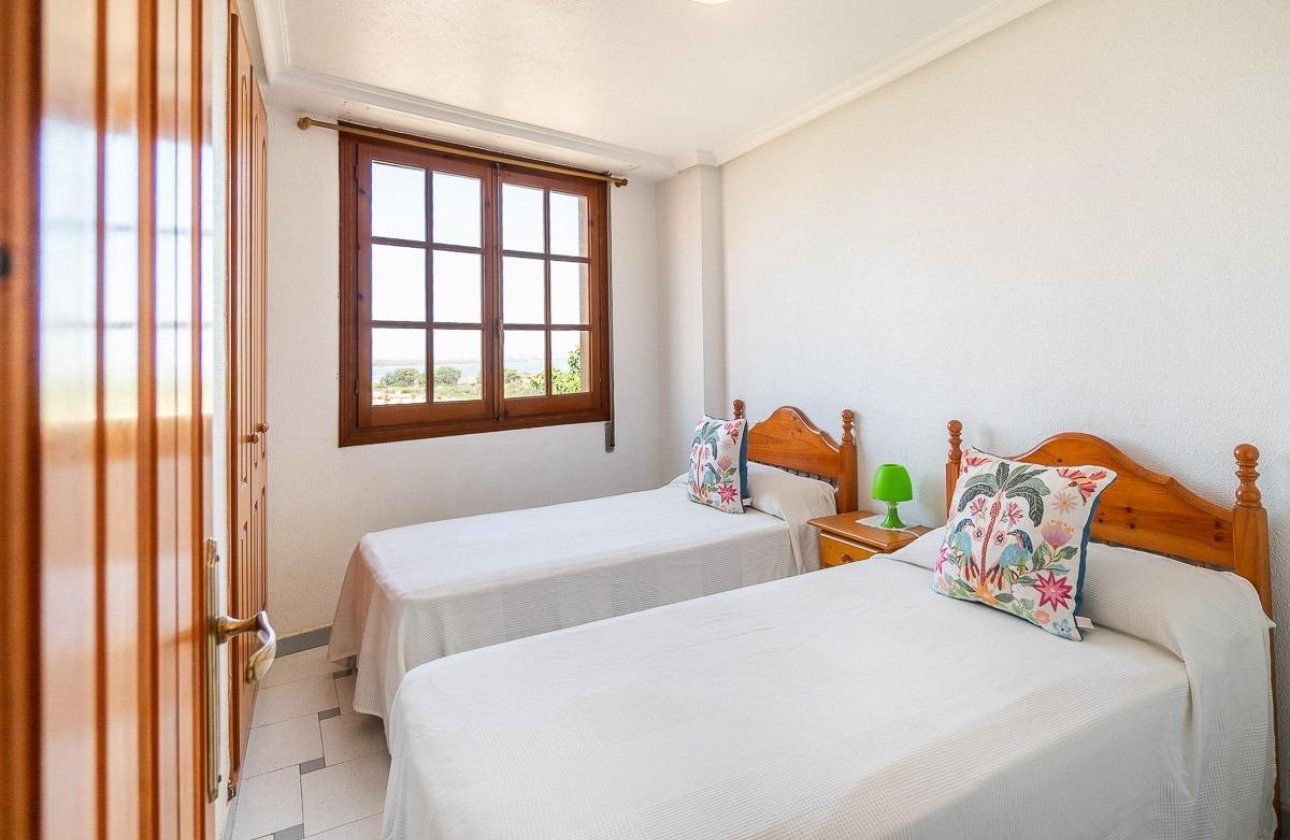 Resale - Apartment / flat - Torrevieja - La Mata pueblo