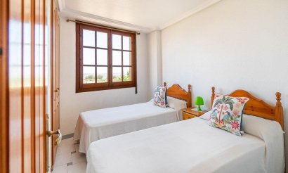 Resale - Apartment / flat - Torrevieja - La Mata pueblo