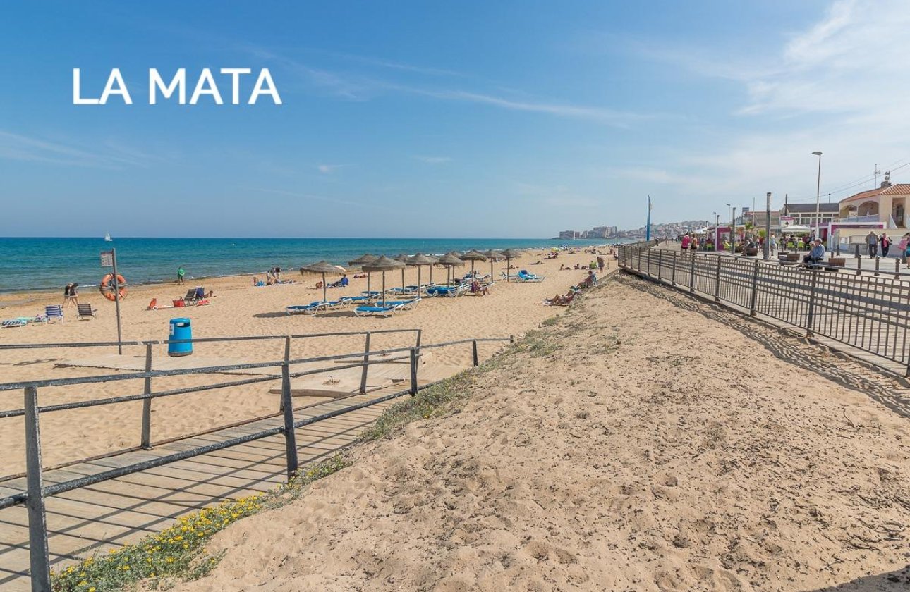 Resale - Apartment / flat - Torrevieja - La Mata pueblo