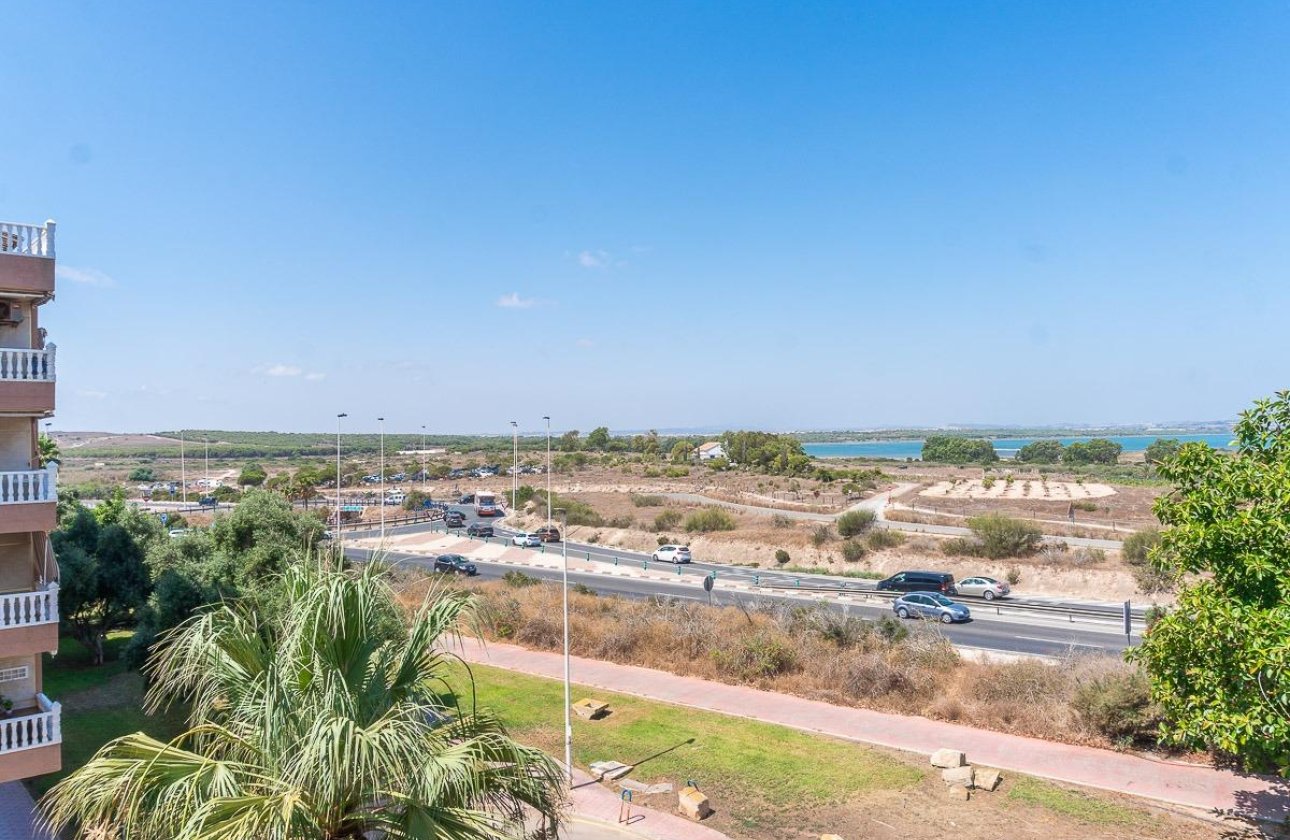 Resale - Apartment / flat - Torrevieja - La Mata pueblo