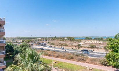 Resale - Apartment / flat - Torrevieja - La Mata pueblo
