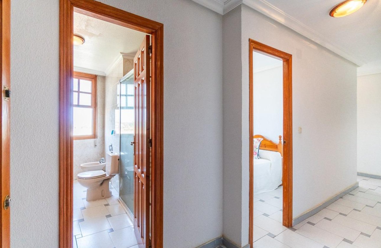 Resale - Apartment / flat - Torrevieja - La Mata pueblo