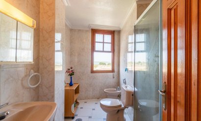 Resale - Apartment / flat - Torrevieja - La Mata pueblo