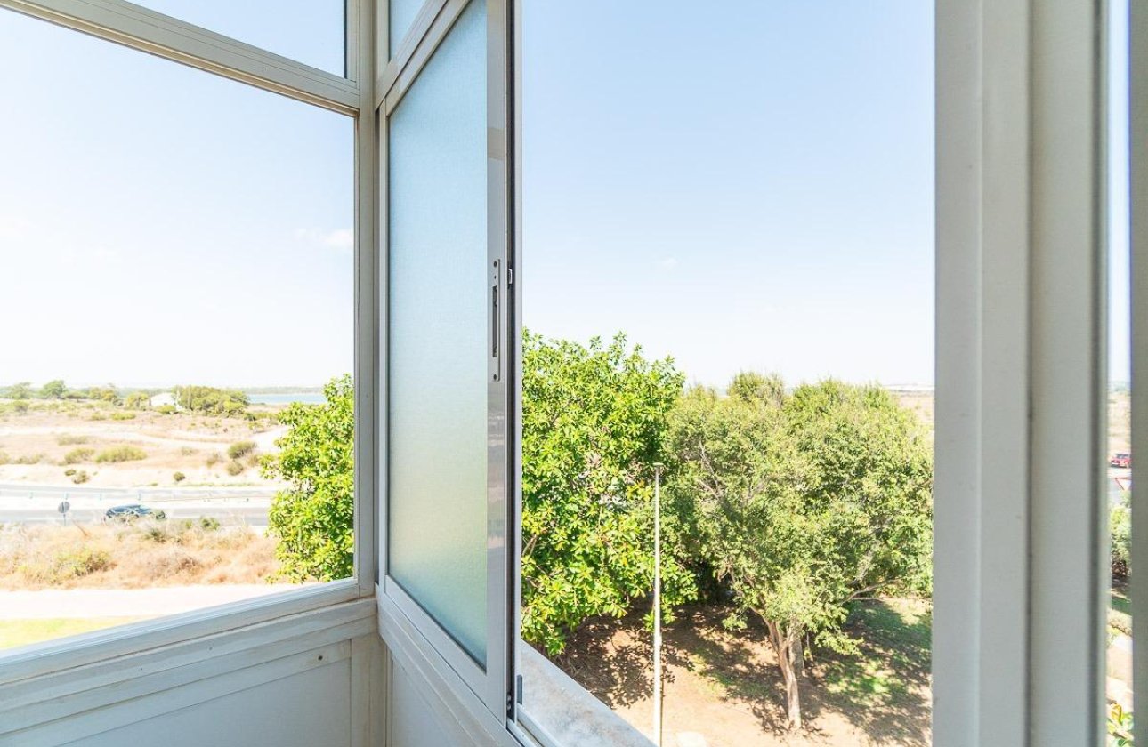 Resale - Apartment / flat - Torrevieja - La Mata pueblo