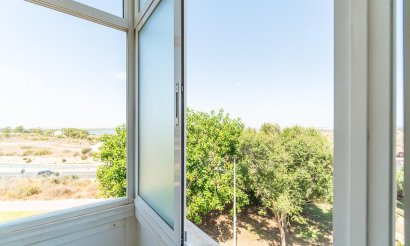 Resale - Apartment / flat - Torrevieja - La Mata pueblo