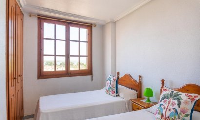 Resale - Apartment / flat - Torrevieja - La Mata pueblo
