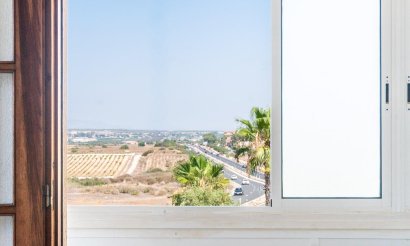 Resale - Apartment / flat - Torrevieja - La Mata pueblo