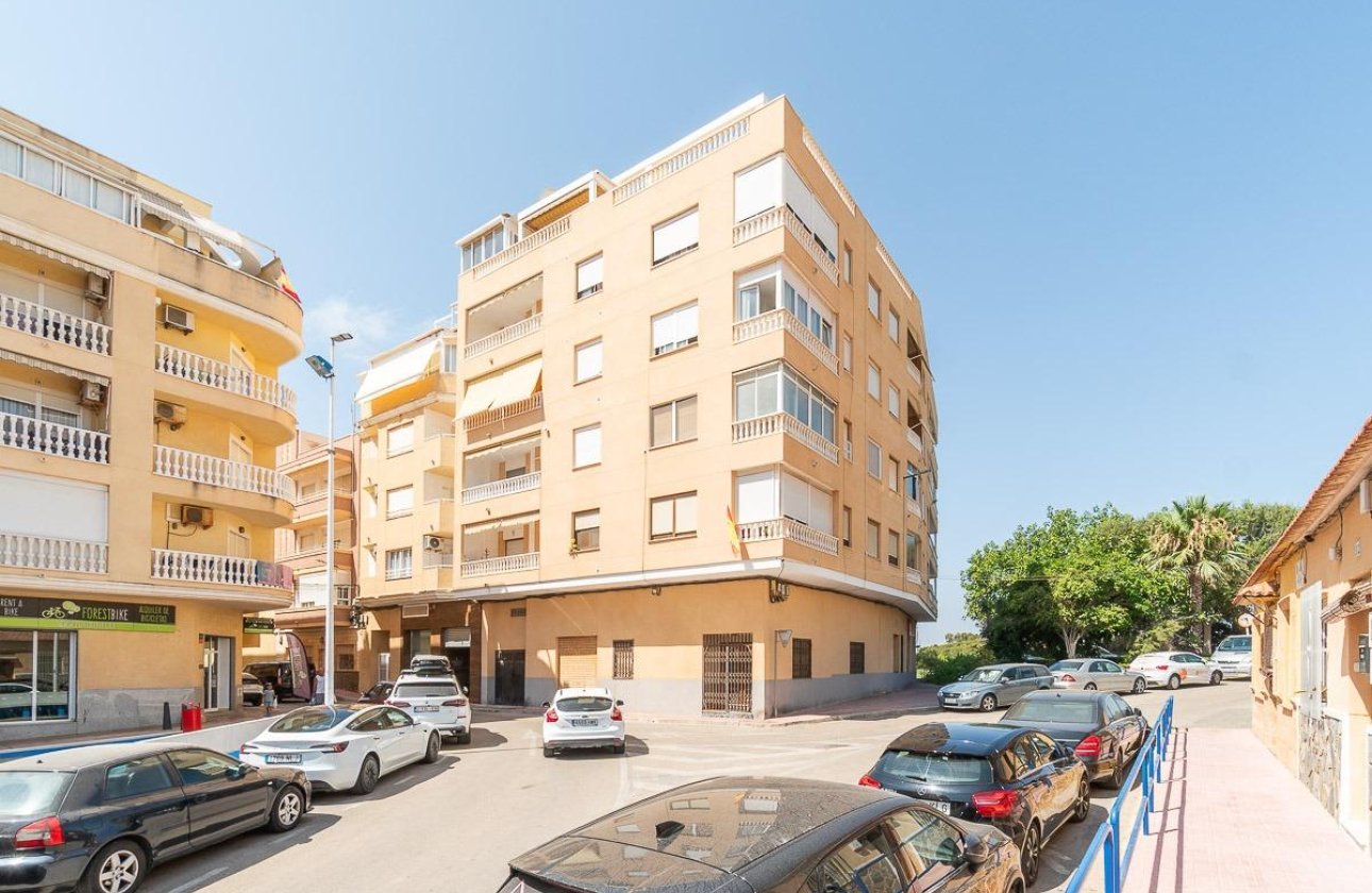 Resale - Apartment / flat - Torrevieja - La Mata pueblo