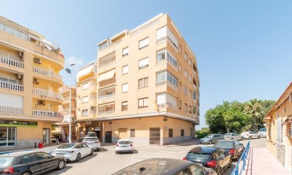 Resale - Apartment / flat - Torrevieja - La Mata pueblo