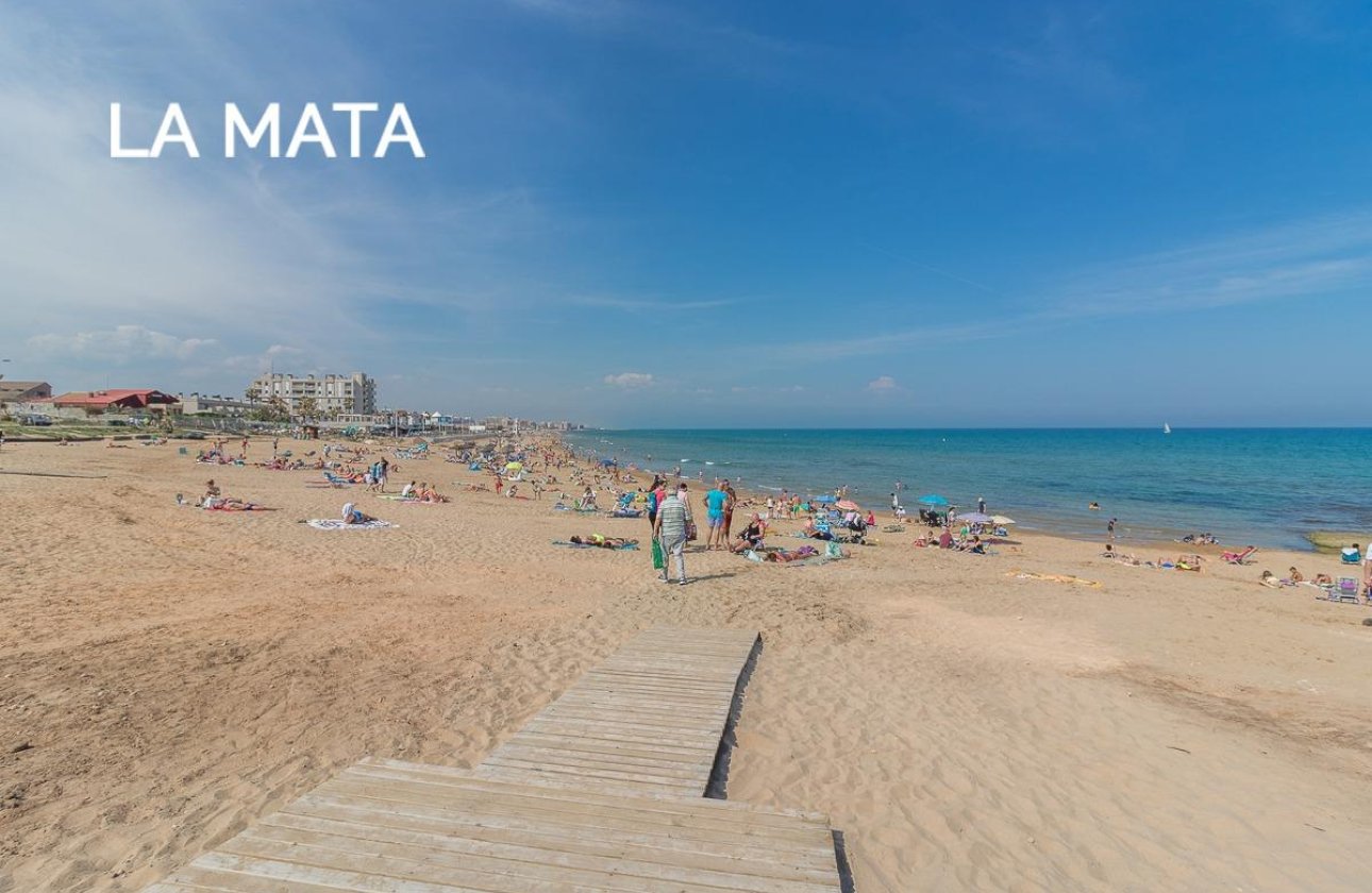 Resale - Apartment / flat - Torrevieja - La Mata pueblo