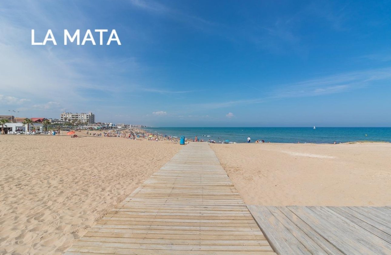 Resale - Apartment / flat - Torrevieja - La Mata pueblo