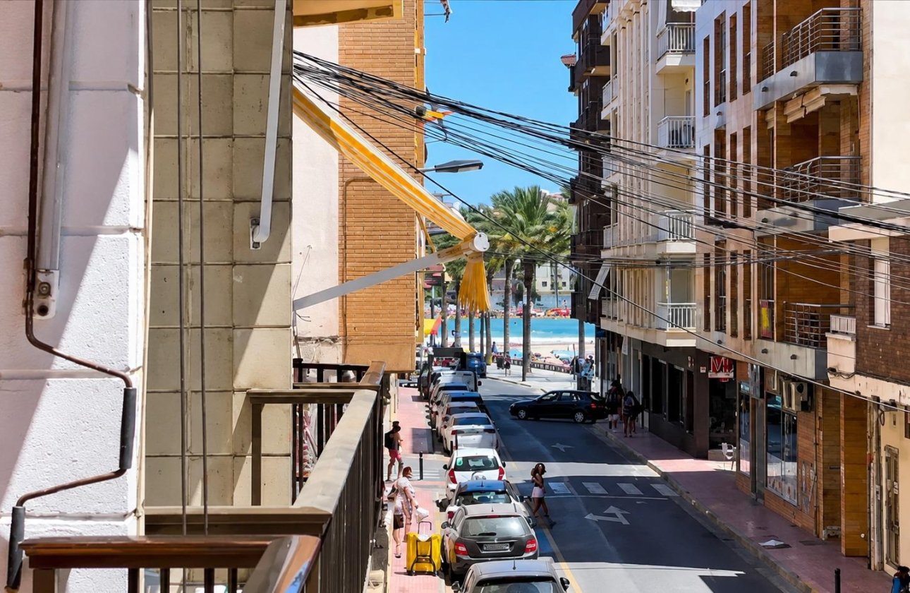 Resale - Apartment / flat - Torrevieja - Paseo maritimo