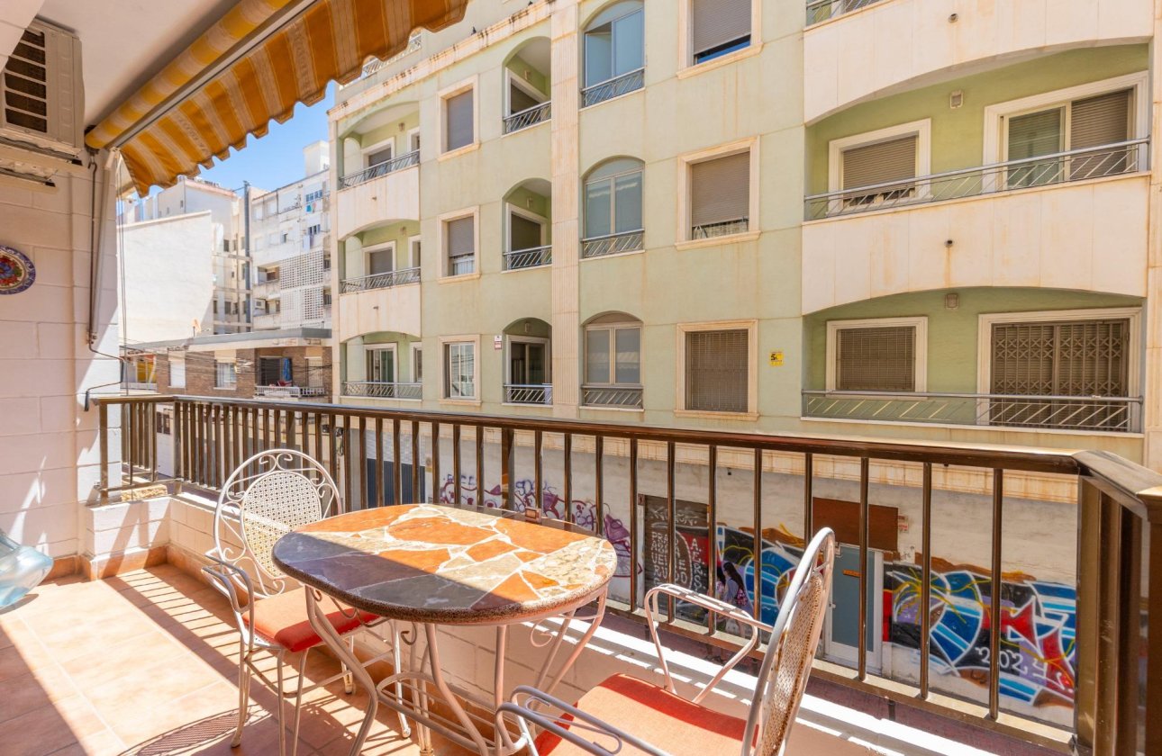 Resale - Apartment / flat - Torrevieja - Paseo maritimo