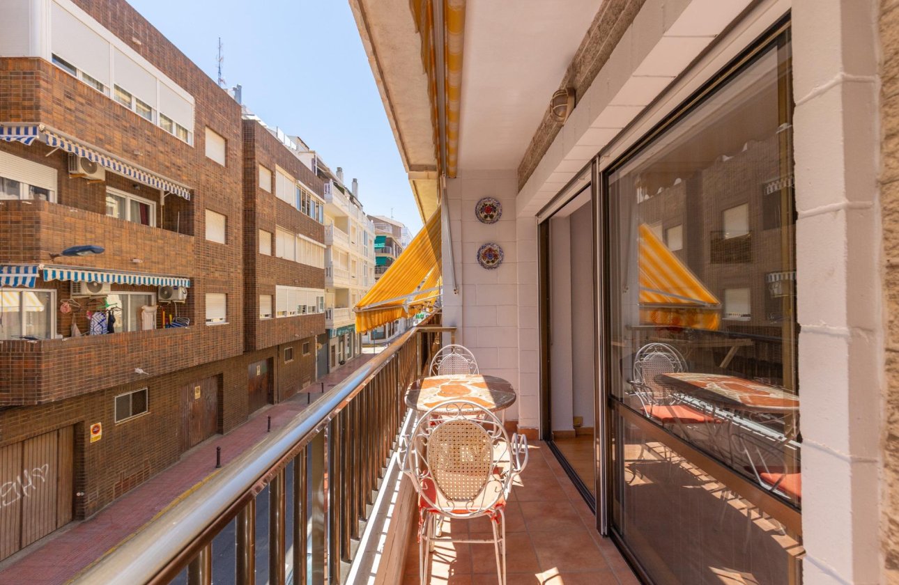 Resale - Apartment / flat - Torrevieja - Paseo maritimo