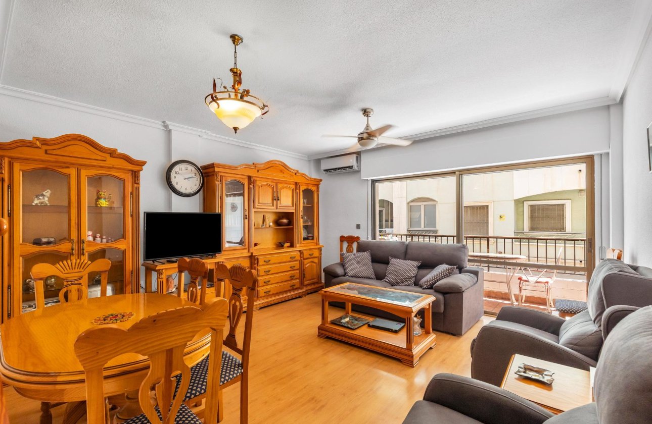 Resale - Apartment / flat - Torrevieja - Paseo maritimo