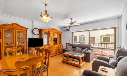 Resale - Apartment / flat - Torrevieja - Paseo maritimo