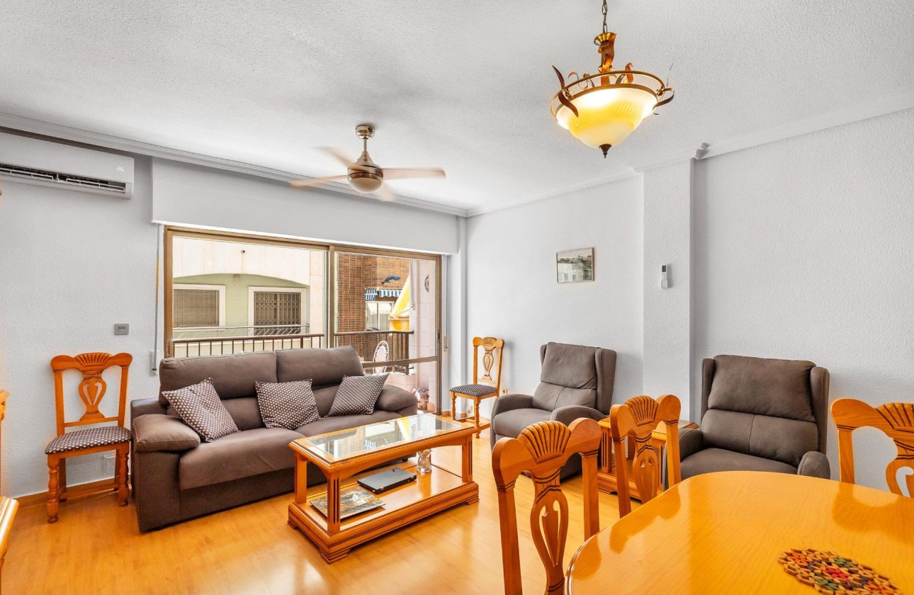 Resale - Apartment / flat - Torrevieja - Paseo maritimo