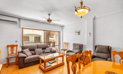 Resale - Apartment / flat - Torrevieja - Paseo maritimo