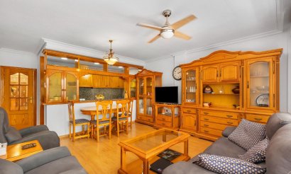 Resale - Apartment / flat - Torrevieja - Paseo maritimo